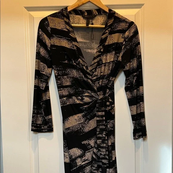 BCBGMaxAzria Alberta Gold and Black Wrap Dress size M - Picture 4 of 8
